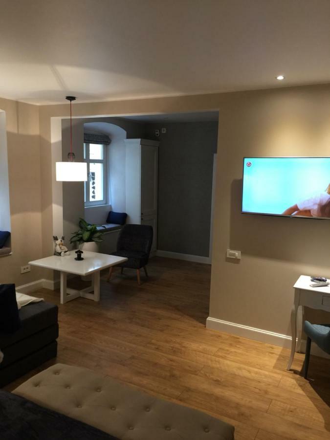 Quiboo Appartement Braşov Buitenkant foto