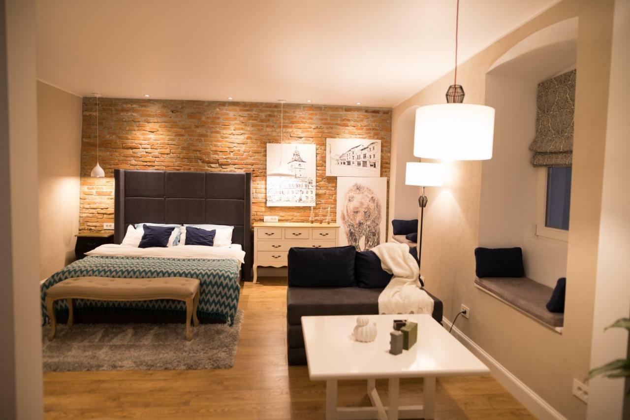 Quiboo Appartement Braşov Buitenkant foto