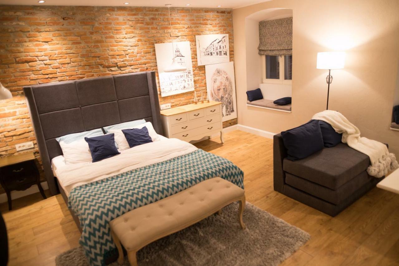 Quiboo Appartement Braşov Buitenkant foto