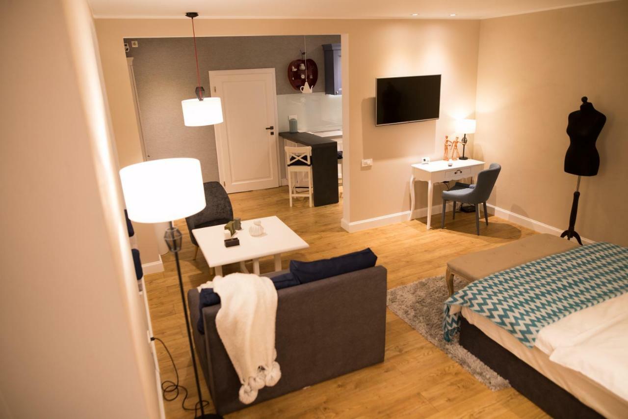 Quiboo Appartement Braşov Buitenkant foto