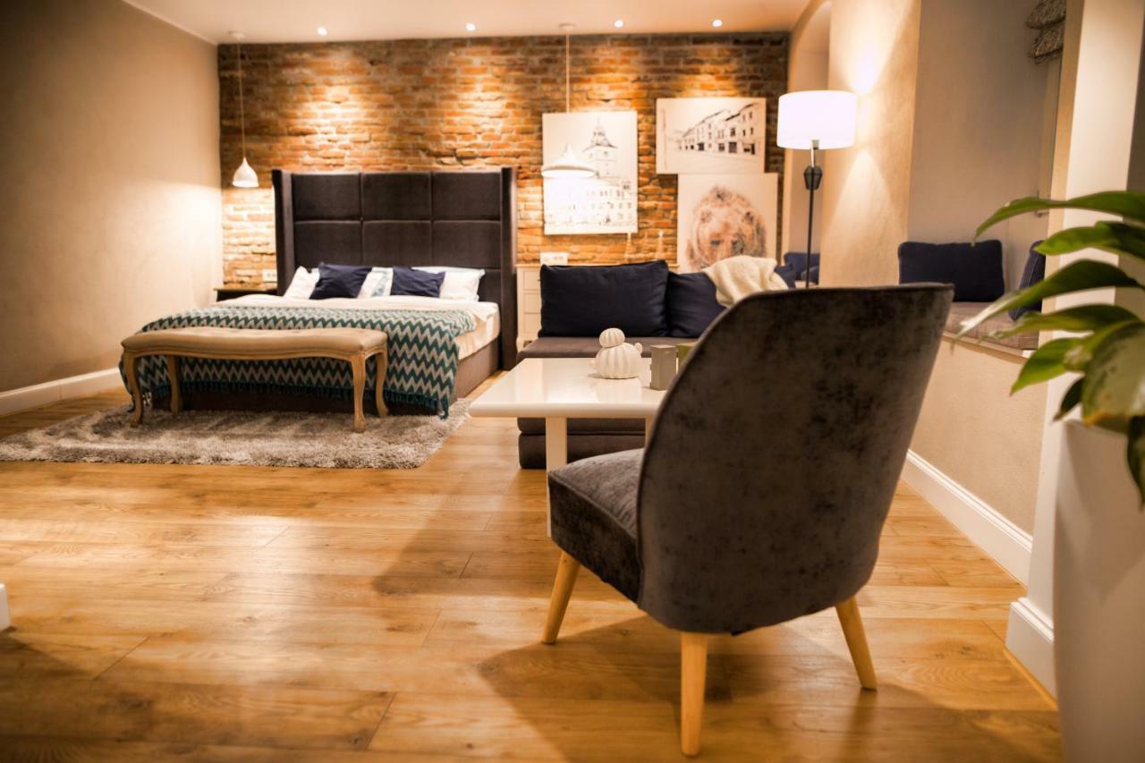 Quiboo Appartement Braşov Buitenkant foto