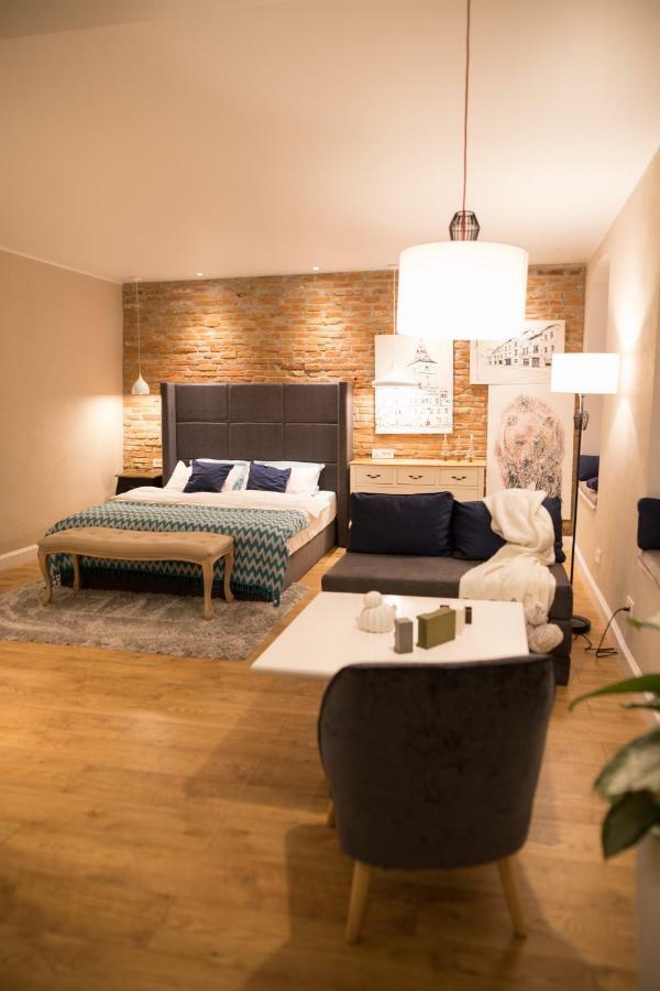 Quiboo Appartement Braşov Buitenkant foto