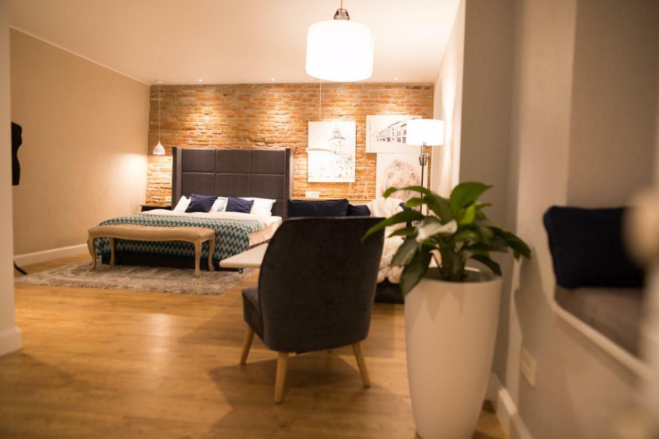 Quiboo Appartement Braşov Buitenkant foto