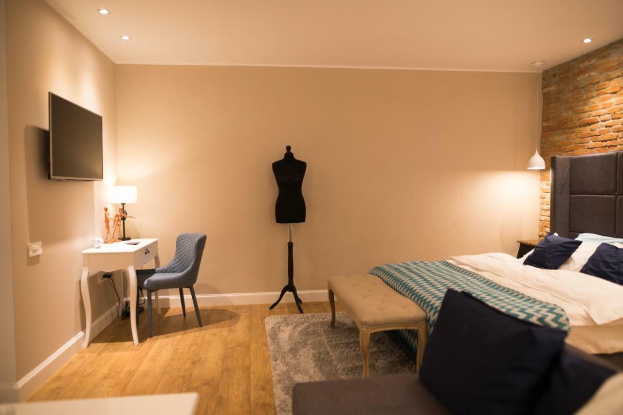 Quiboo Appartement Braşov Buitenkant foto