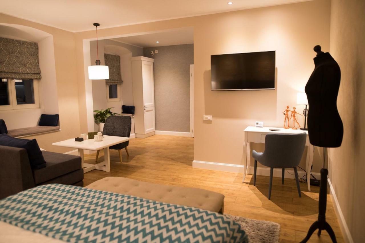 Quiboo Appartement Braşov Buitenkant foto