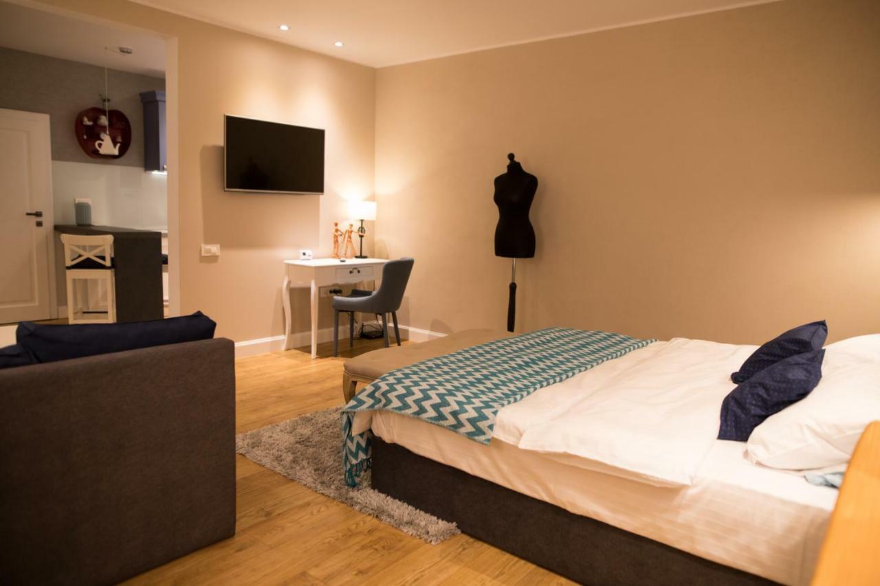 Quiboo Appartement Braşov Buitenkant foto