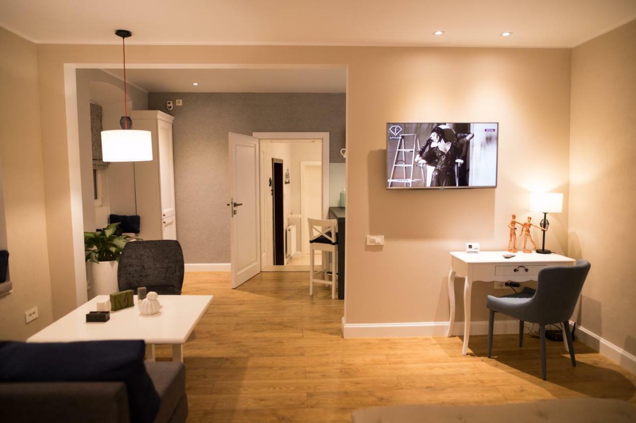 Quiboo Appartement Braşov Buitenkant foto
