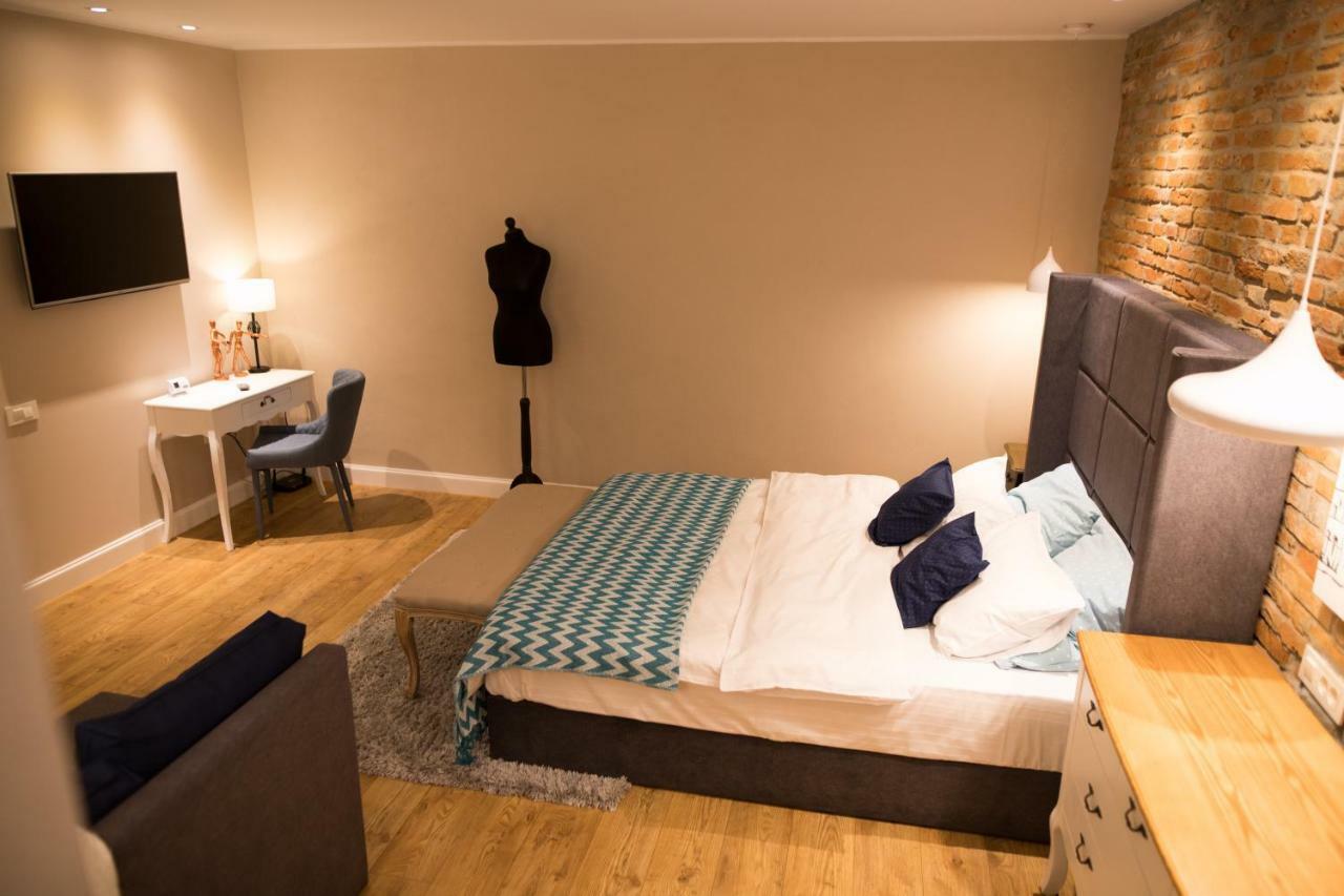 Quiboo Appartement Braşov Buitenkant foto